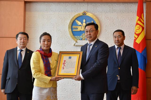 Олимпийн мөнгөн медаль хүртсэн тамирчин 60 сая төгрөг авна